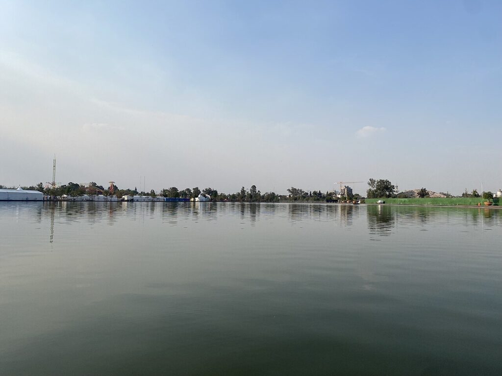El lago del Parque Bicentenario, el pulmón verde vecino