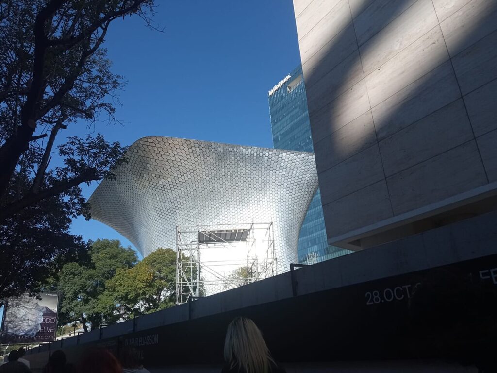 Los museos Jumex y Soumaya, a un paso de la colonia